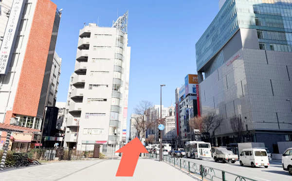中央通り方面へ進む