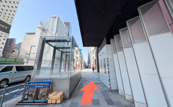 進行方向を直進