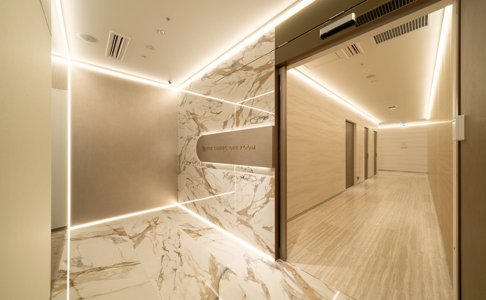 LUX CLINICの入り口